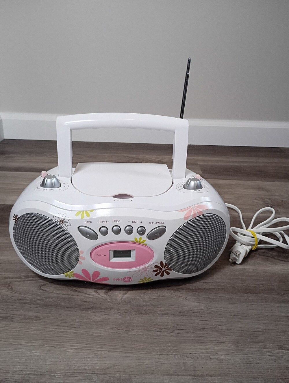 Nextplay White Floral Girly Y2K CD Player Boombox With AM/FM Radio Tested Works!